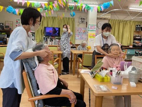 挑戦できる環境がある、だんらんの家の介護の仕事