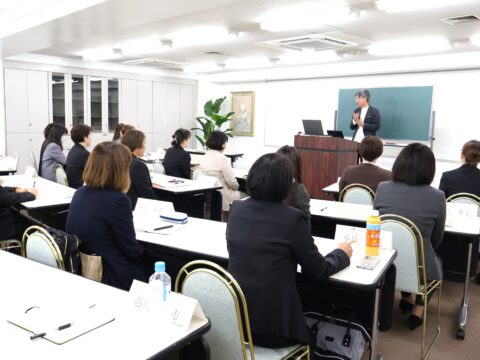 【介護の転職】施設管理者の仕事とは？だんらんの家で目指せる、現場経験を活かしたキャリア