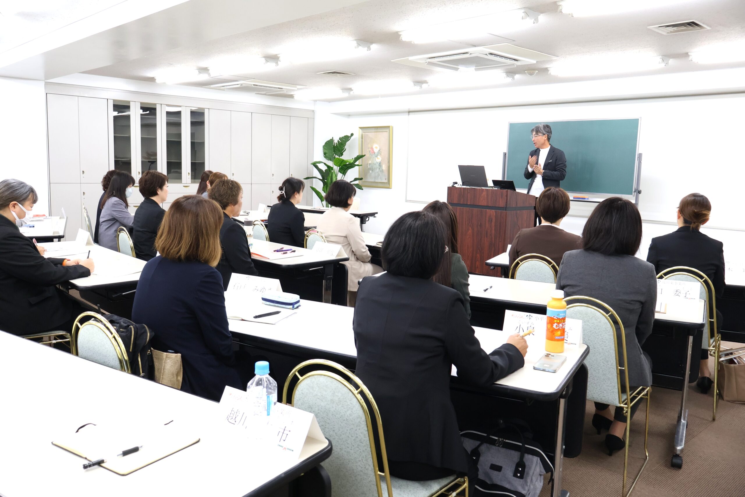 【介護の転職】施設管理者の仕事とは?だんらんの家で目指せる、現場経験を活かしたキャリア